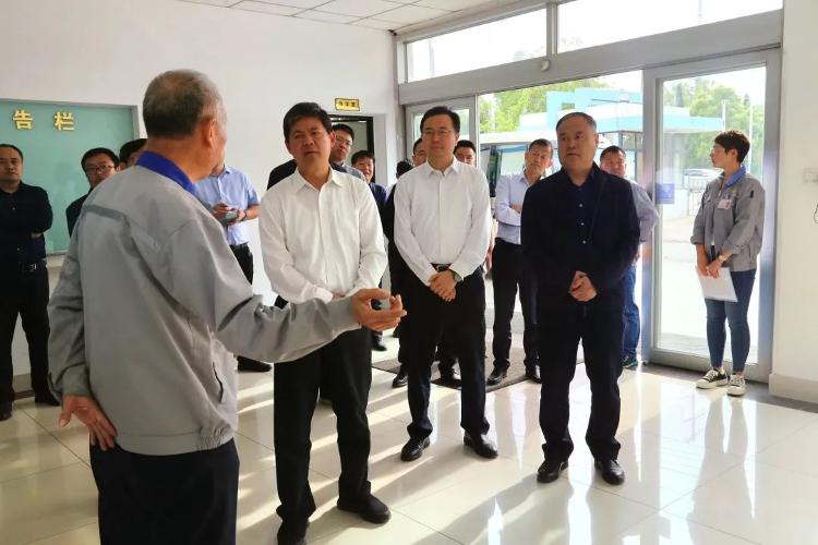 张伟深入开发区调研，聚焦教育科技发展新路径